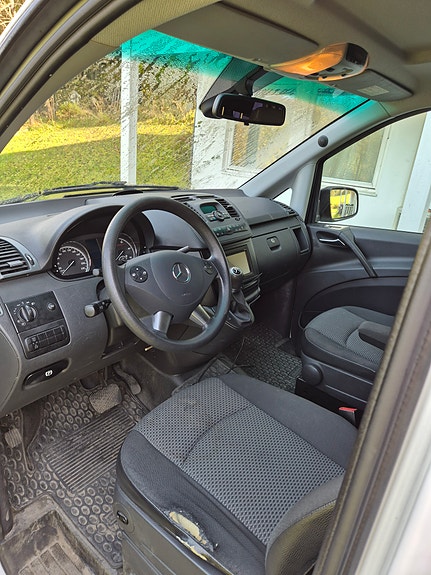 Mercedes-Benz Vito 113 2 of 9