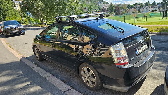 Toyota Prius 7 of 19