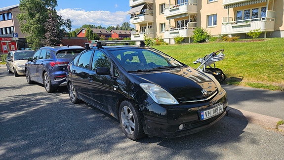 Toyota Prius 4 of 19