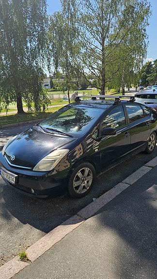 Toyota Prius 9 of 19