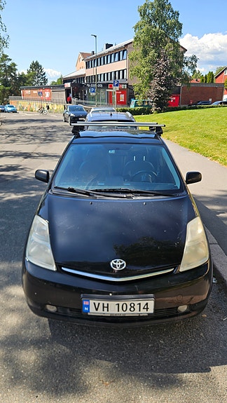 Toyota Prius 8 of 19