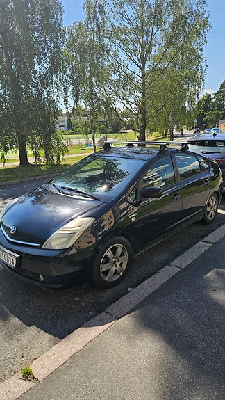Toyota Prius 11 of 19