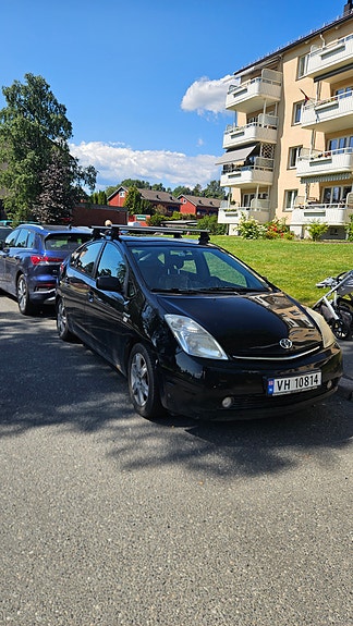 Toyota Prius 2 of 19