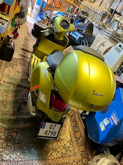 Vespa GTS 300 4 of 7