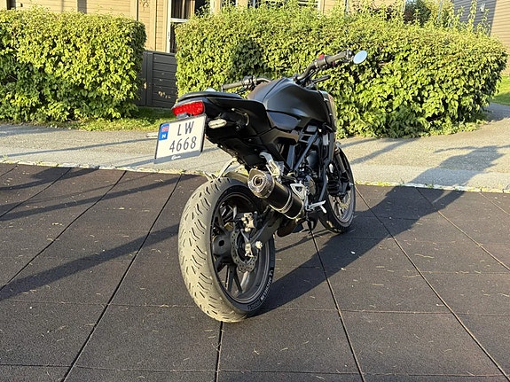Honda CB 125 R 4 of 7