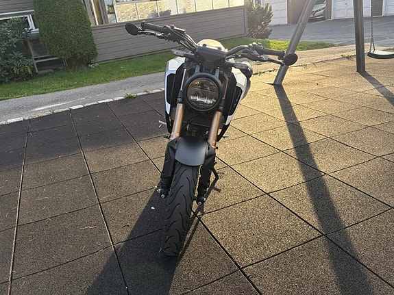 Honda CB 125 R 6 of 7
