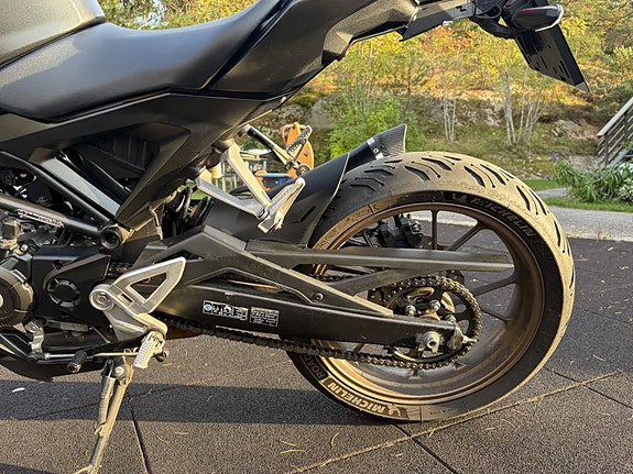 Honda CB 125 R 5 of 7