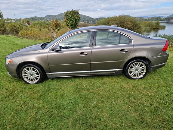 Volvo S80 2 of 9