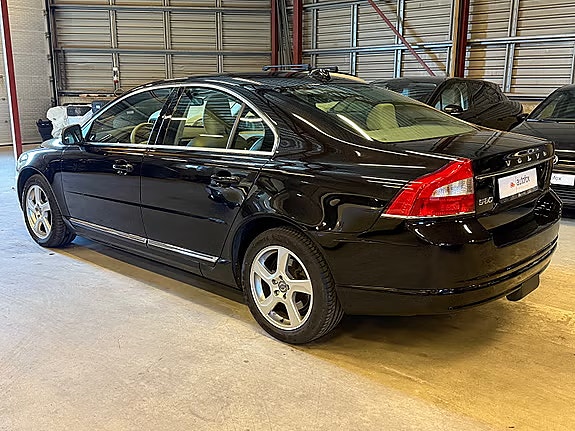 Volvo S80 4 of 15