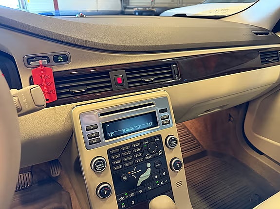 Volvo S80 12 of 15