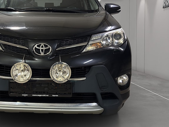 Toyota RAV4 4 of 23