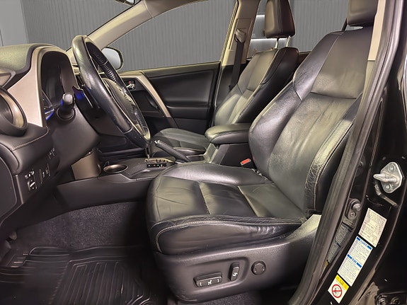 Toyota RAV4 13 of 23
