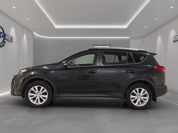 Toyota RAV4 8 of 23