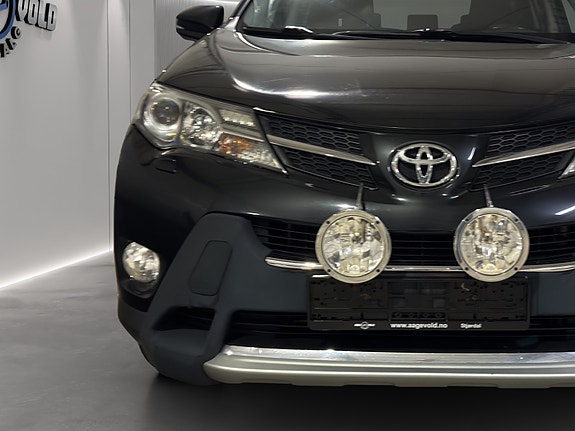 Toyota RAV4 3 of 23
