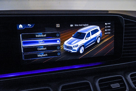 Mercedes-Benz GLS600 26 of 30