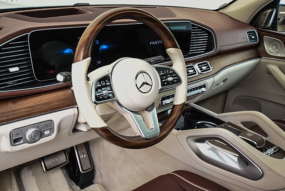 Mercedes-Benz GLS600 14 of 30