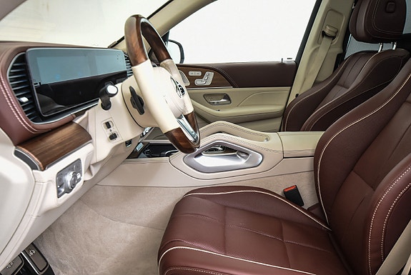 Mercedes-Benz GLS600 15 of 30
