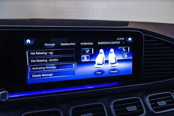 Mercedes-Benz GLS600 28 of 30