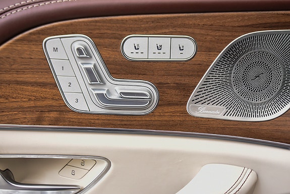 Mercedes-Benz GLS600 17 of 30