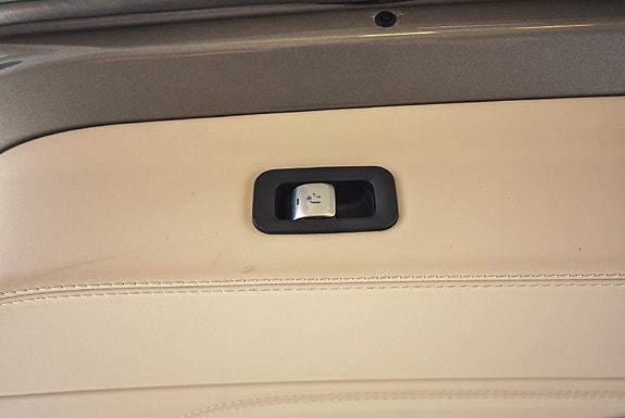 Mercedes-Benz GLS600 13 of 30