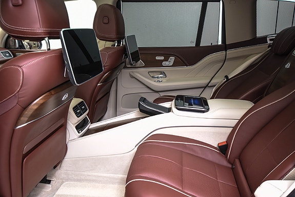 Mercedes-Benz GLS600 30 of 30