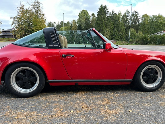 Porsche 911 4 of 30