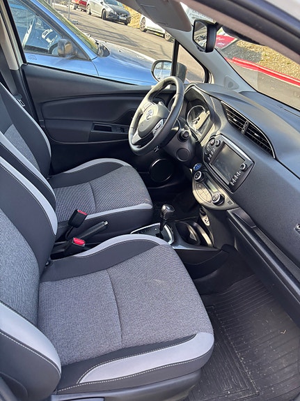 Toyota Yaris 6 of 7
