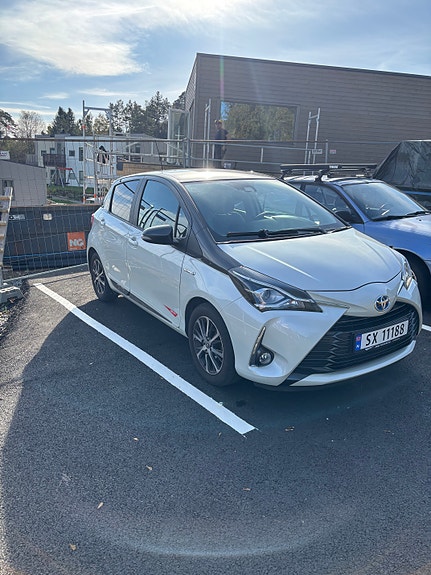 Toyota Yaris 2 of 7