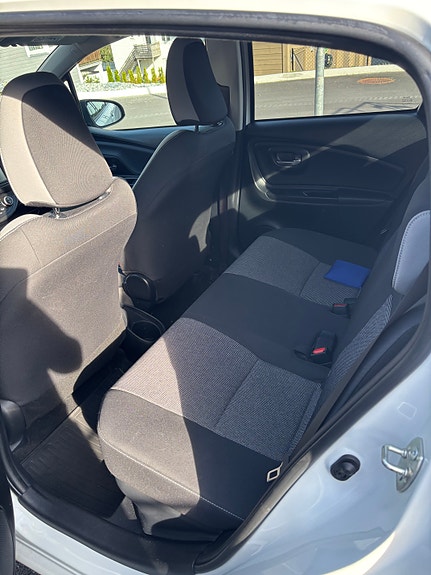Toyota Yaris 5 of 7