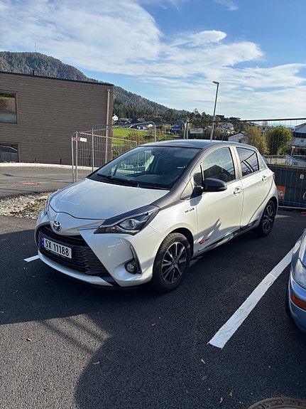 Toyota Yaris 3 of 7