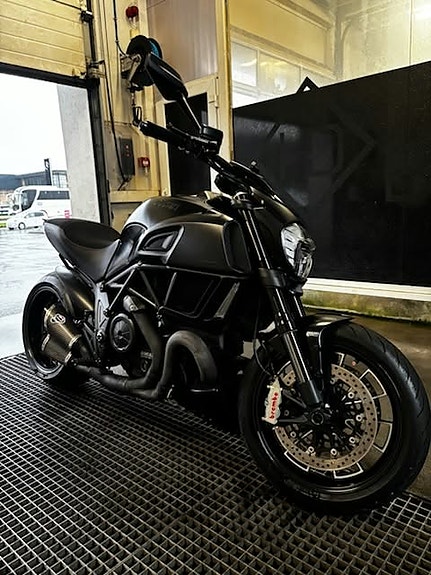 Ducati Diavel 2 of 7