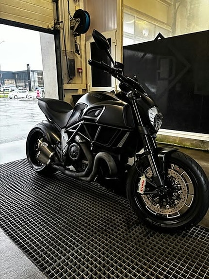 Ducati Diavel 5 of 7