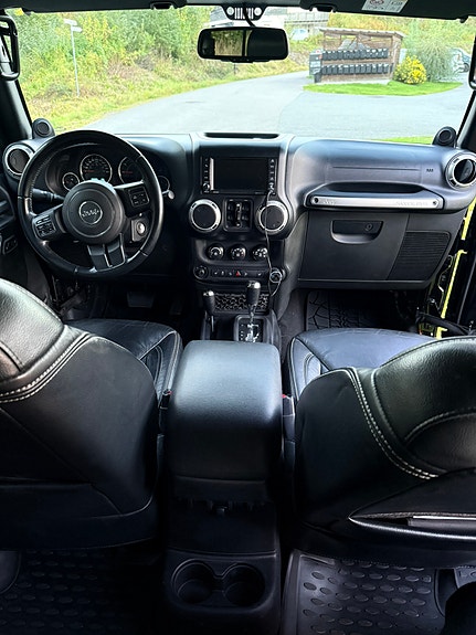 Jeep Wrangler 7 of 14