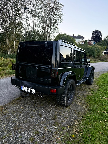 Jeep Wrangler 4 of 14