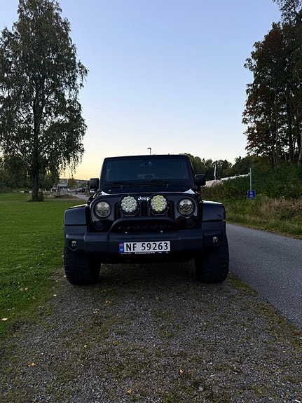 Jeep Wrangler 3 of 14