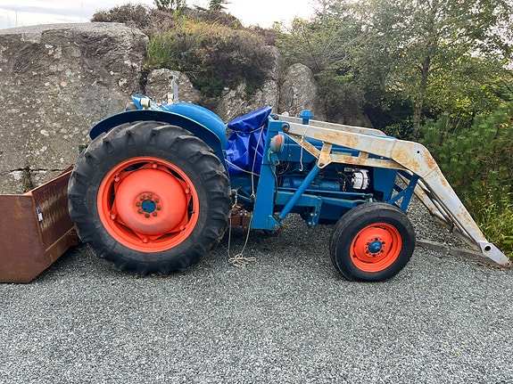 Ford Fordson dexta 2 of 5