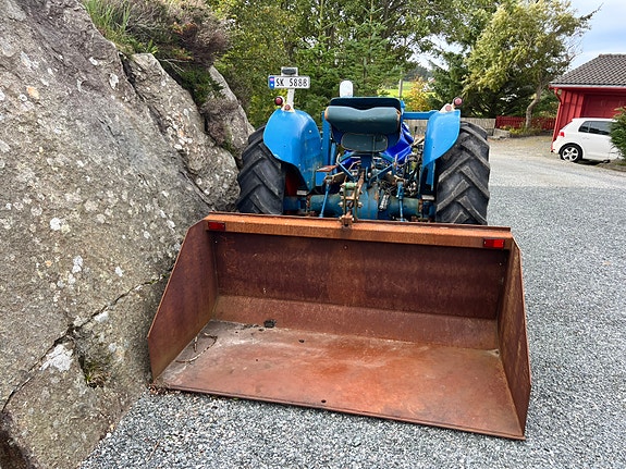 Ford Fordson dexta 3 of 5