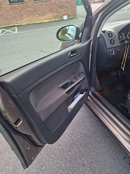 Volkswagen Golf Plus 17 of 26