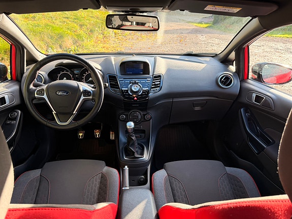 Ford Fiesta 6 of 9