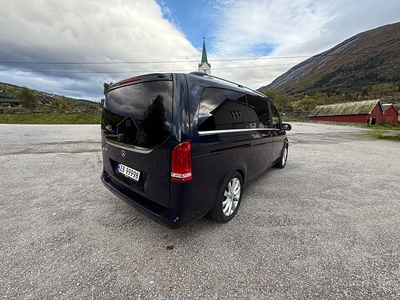 Mercedes-Benz EQV300 29 of 30