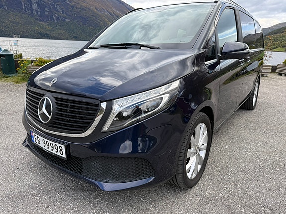Mercedes-Benz EQV300 3 of 30