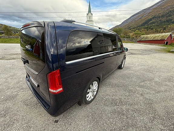 Mercedes-Benz EQV300 10 of 30