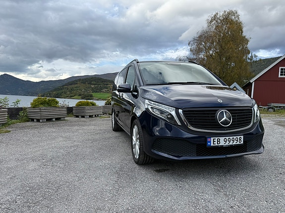 Mercedes-Benz EQV300 2 of 30