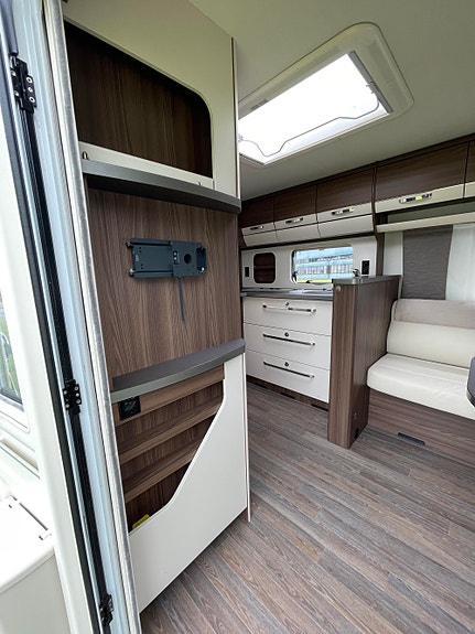 Bürstner Averso Nordic 580 TS HØSTKAMPANJE! Lyst skinn / skapseng / Dusj 8 of 25