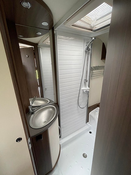 Bürstner Averso Nordic 580 TS HØSTKAMPANJE! Lyst skinn / skapseng / Dusj 19 of 25