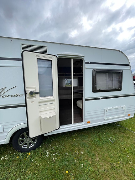 Bürstner Averso Nordic 580 TS HØSTKAMPANJE! Lyst skinn / skapseng / Dusj 6 of 25