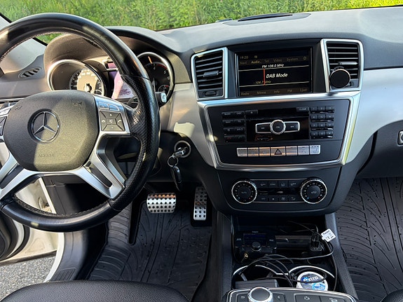 Mercedes-Benz ML250 28 of 30