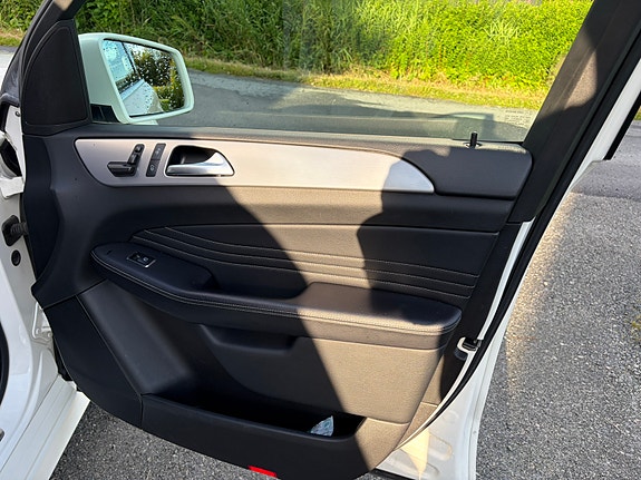 Mercedes-Benz ML250 13 of 30