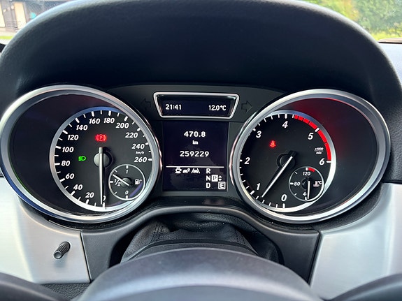 Mercedes-Benz ML250 29 of 30