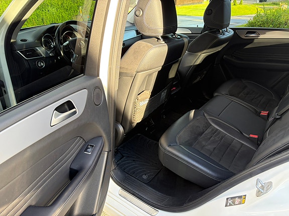 Mercedes-Benz ML250 14 of 30